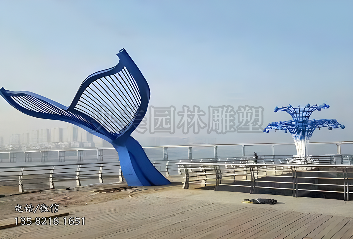 創(chuàng)意噴水鯨魚(yú)景觀雕塑