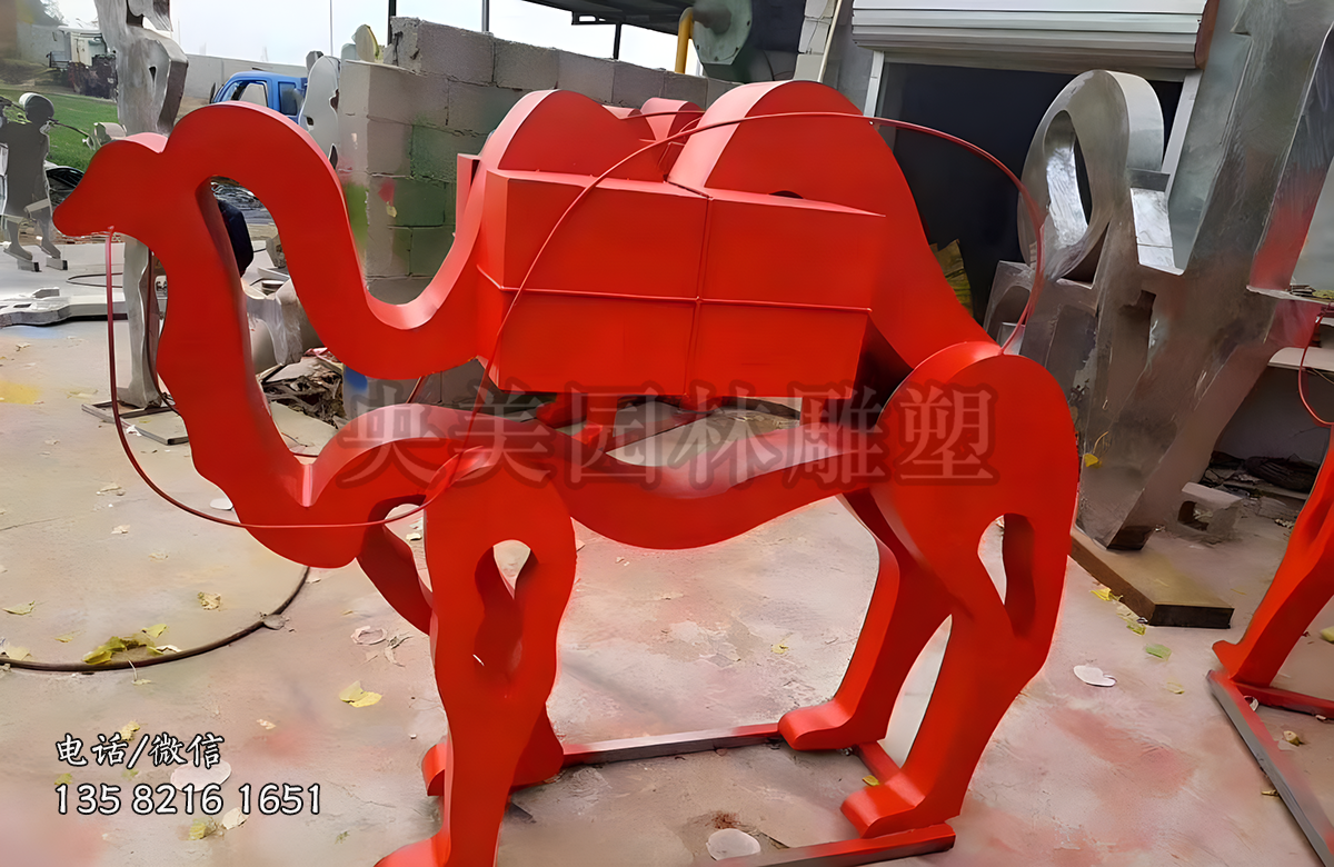駱駝雕塑-街道上擺放的紅色不銹鋼創(chuàng)意駱駝雕塑