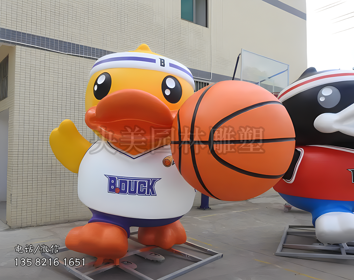 打籃球的卡通鴨子雕塑