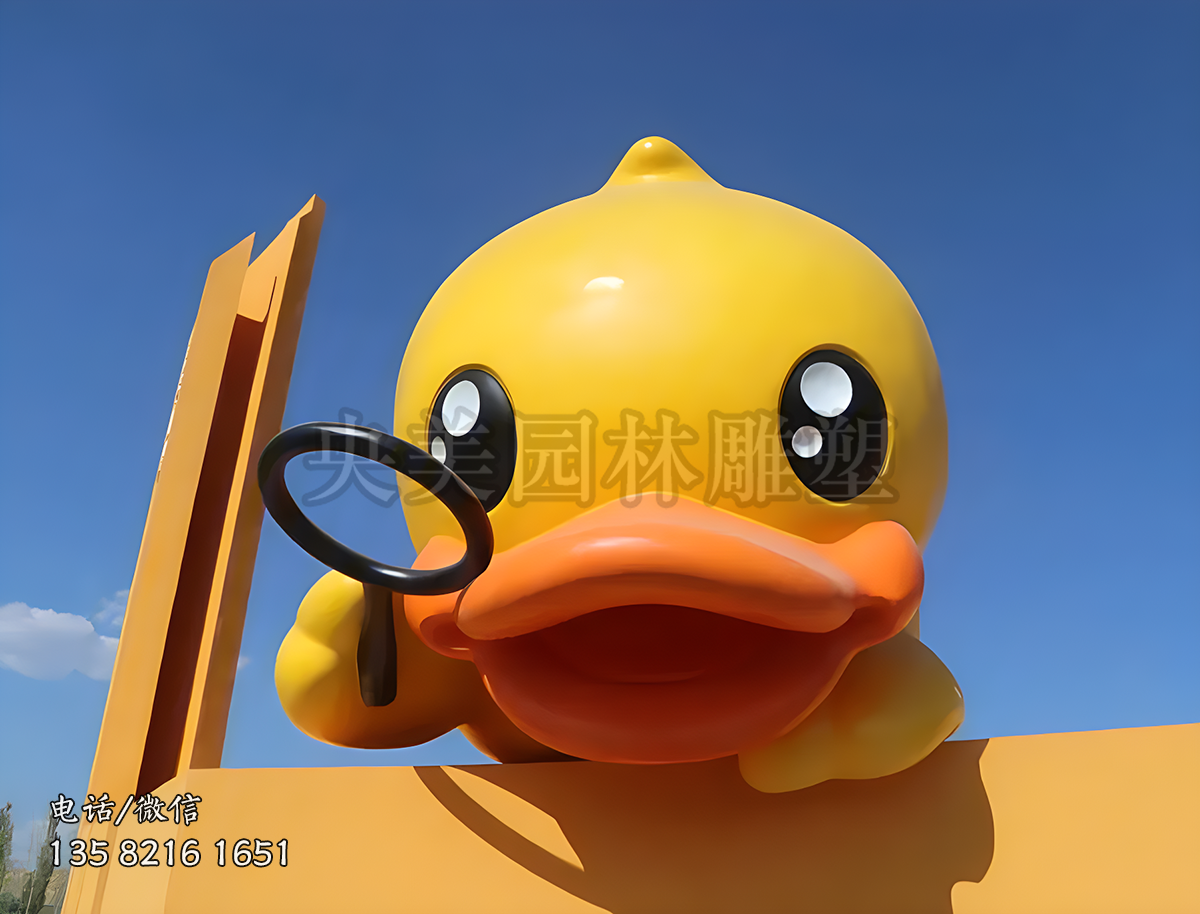 拿放大鏡看東西的小黃鴨雕塑
