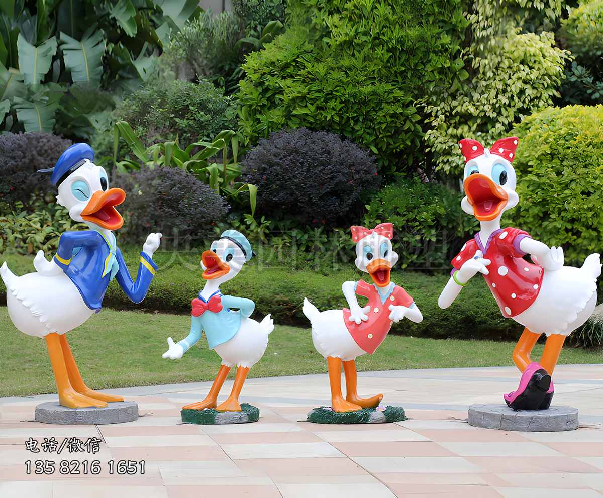 玻璃鋼動(dòng)漫唐老鴨IP雕塑