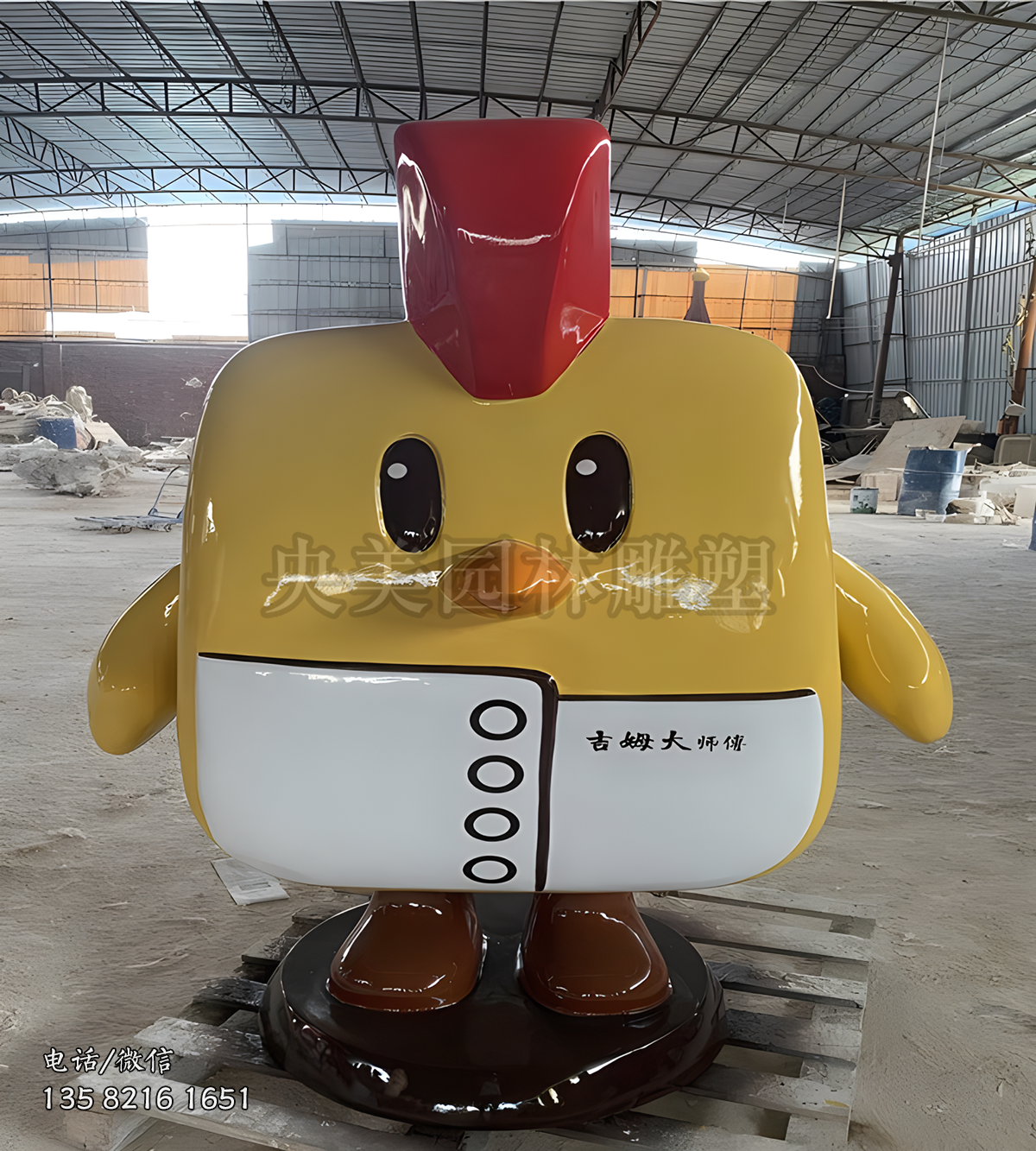 方塊型卡通雞雕塑