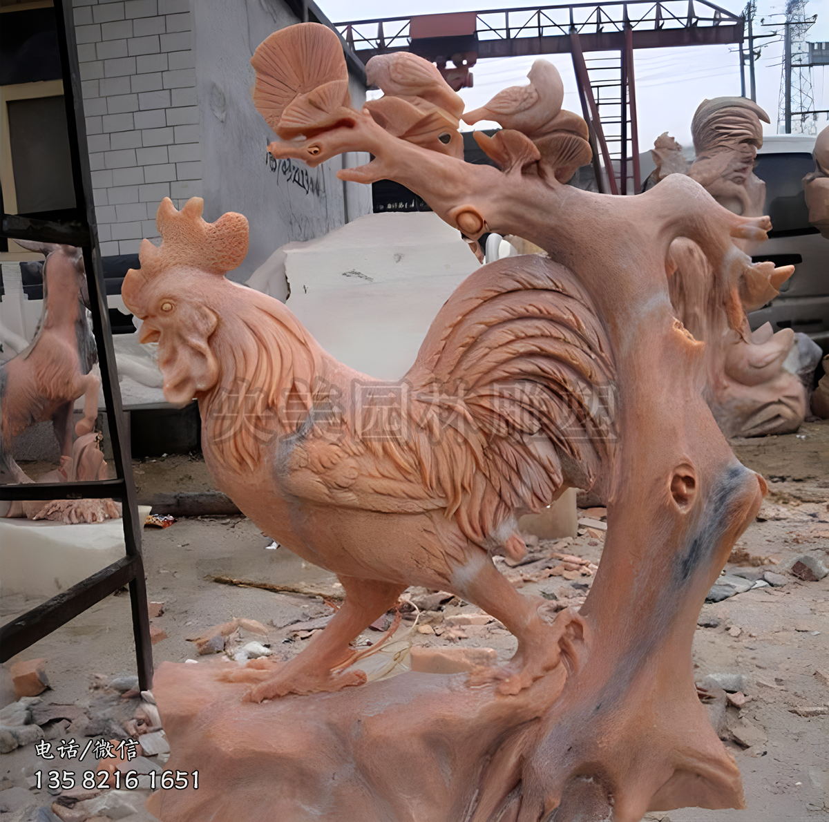 晚霞紅公雞石雕