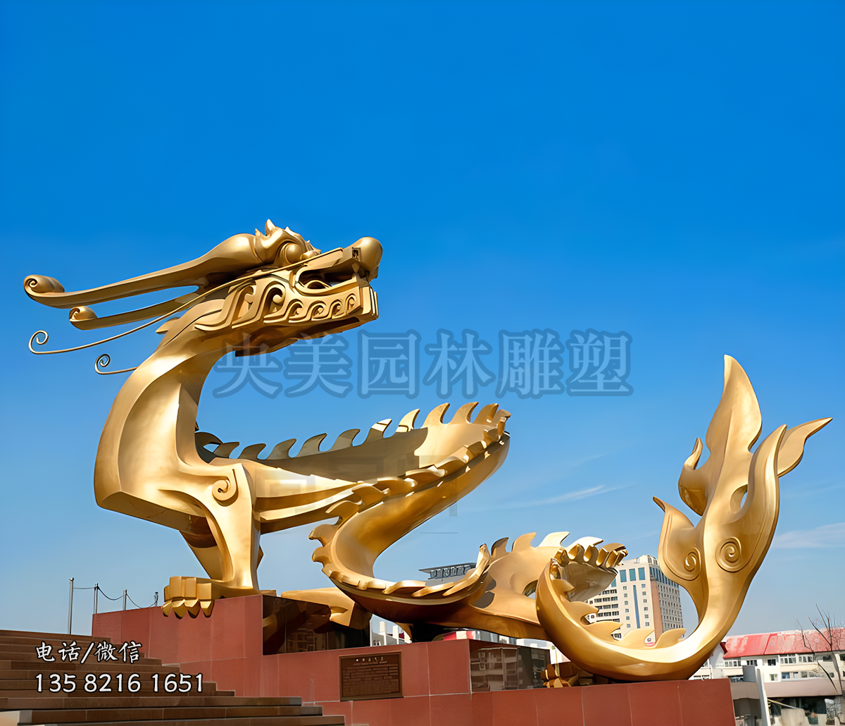 立于高處牛頭回望的不銹鋼龍形景觀雕塑