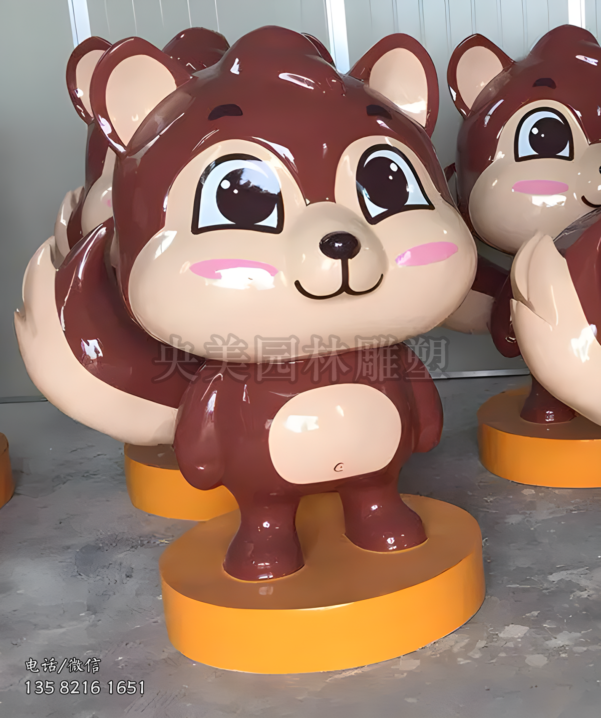 卡通松鼠雕塑玻璃鋼擺件