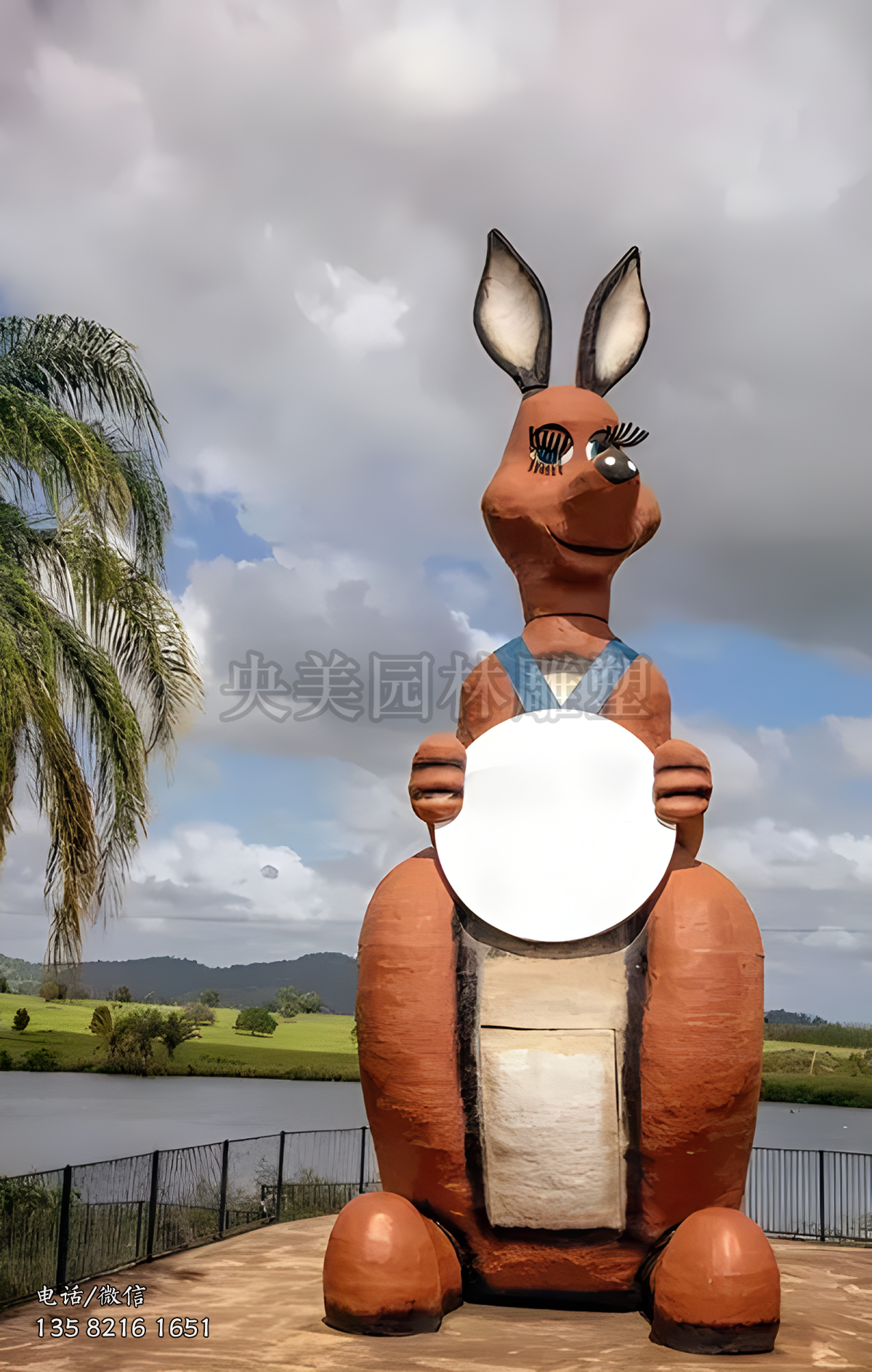 手抓圓盤（可刻字）的坐姿袋鼠雕塑造型