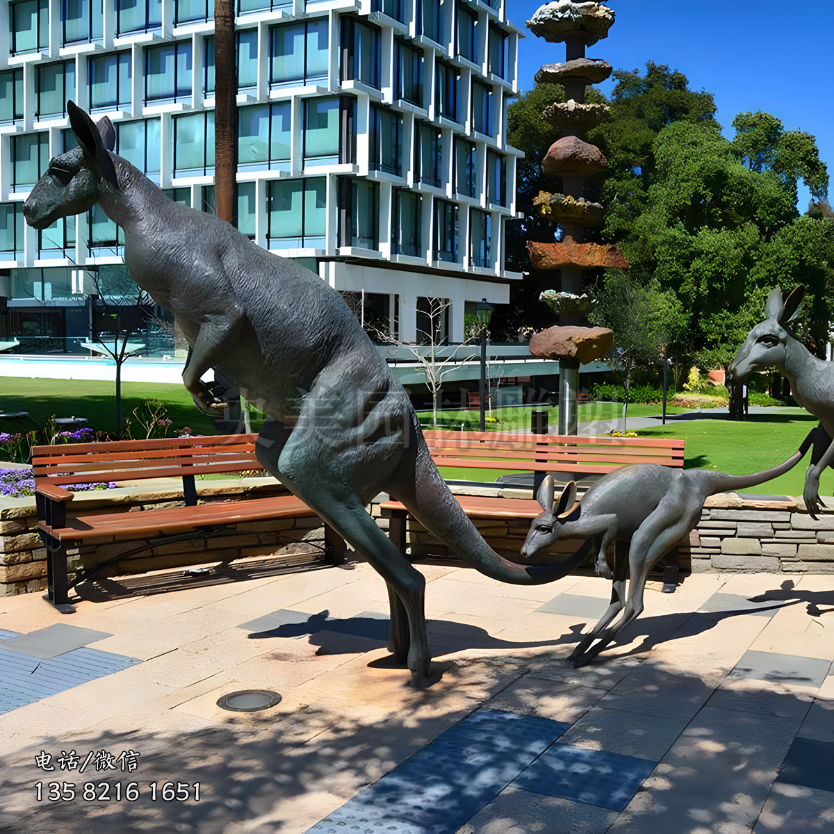 奔跑的青銅袋鼠群雕塑
