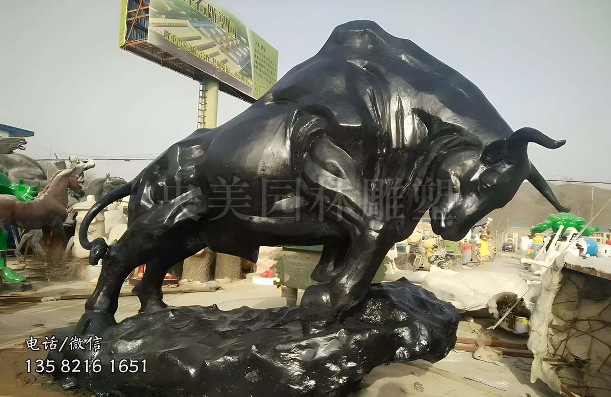 玻璃鋼仿銅開荒牛雕塑