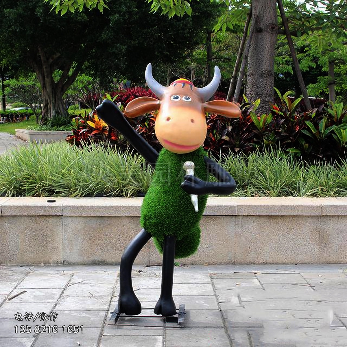 唱歌的草皮牛雕塑