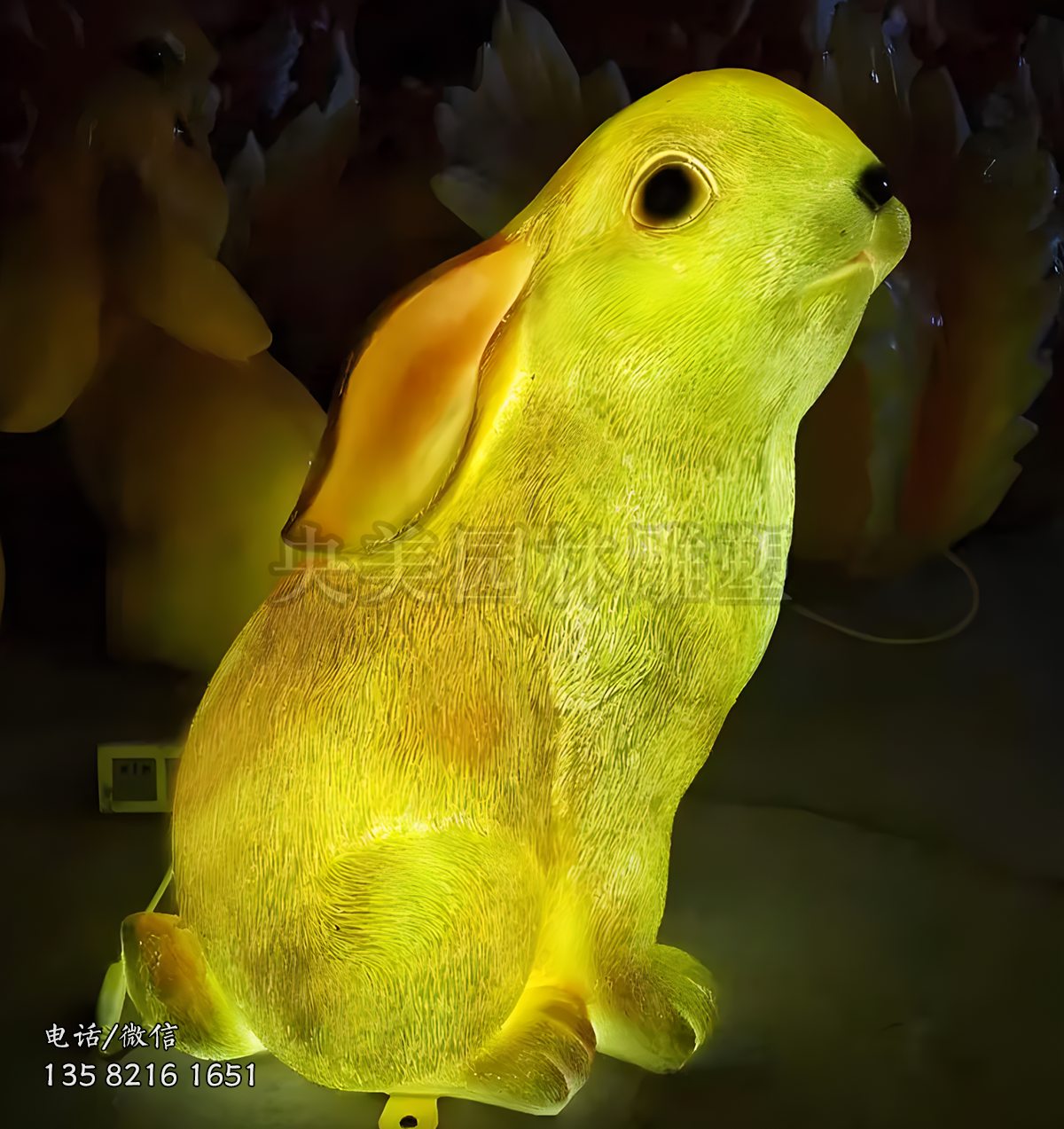 玻璃鋼透明發(fā)光兔子雕塑