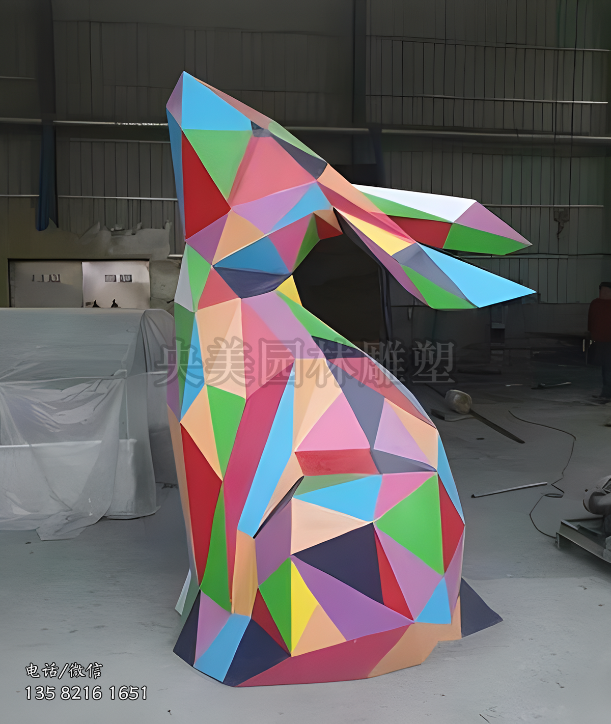 不銹鋼彩繪幾何切面兔子雕塑