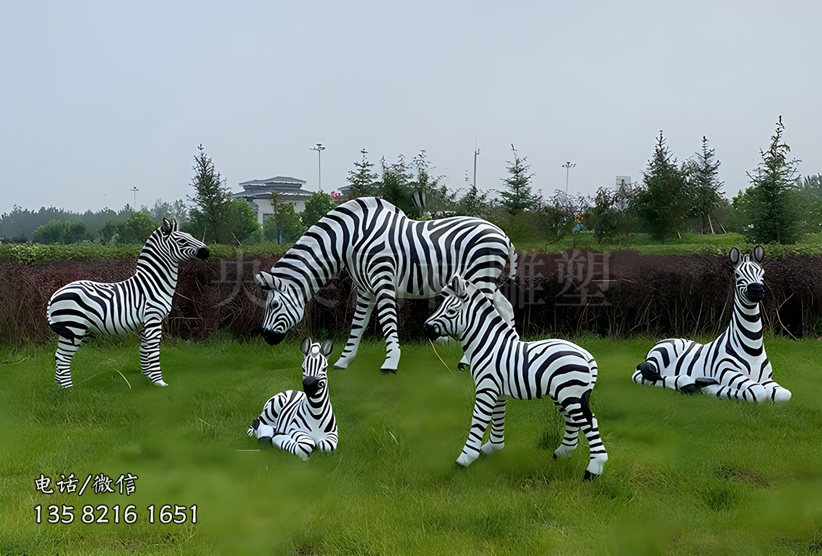 造型各異的仿真玻璃鋼斑馬雕塑