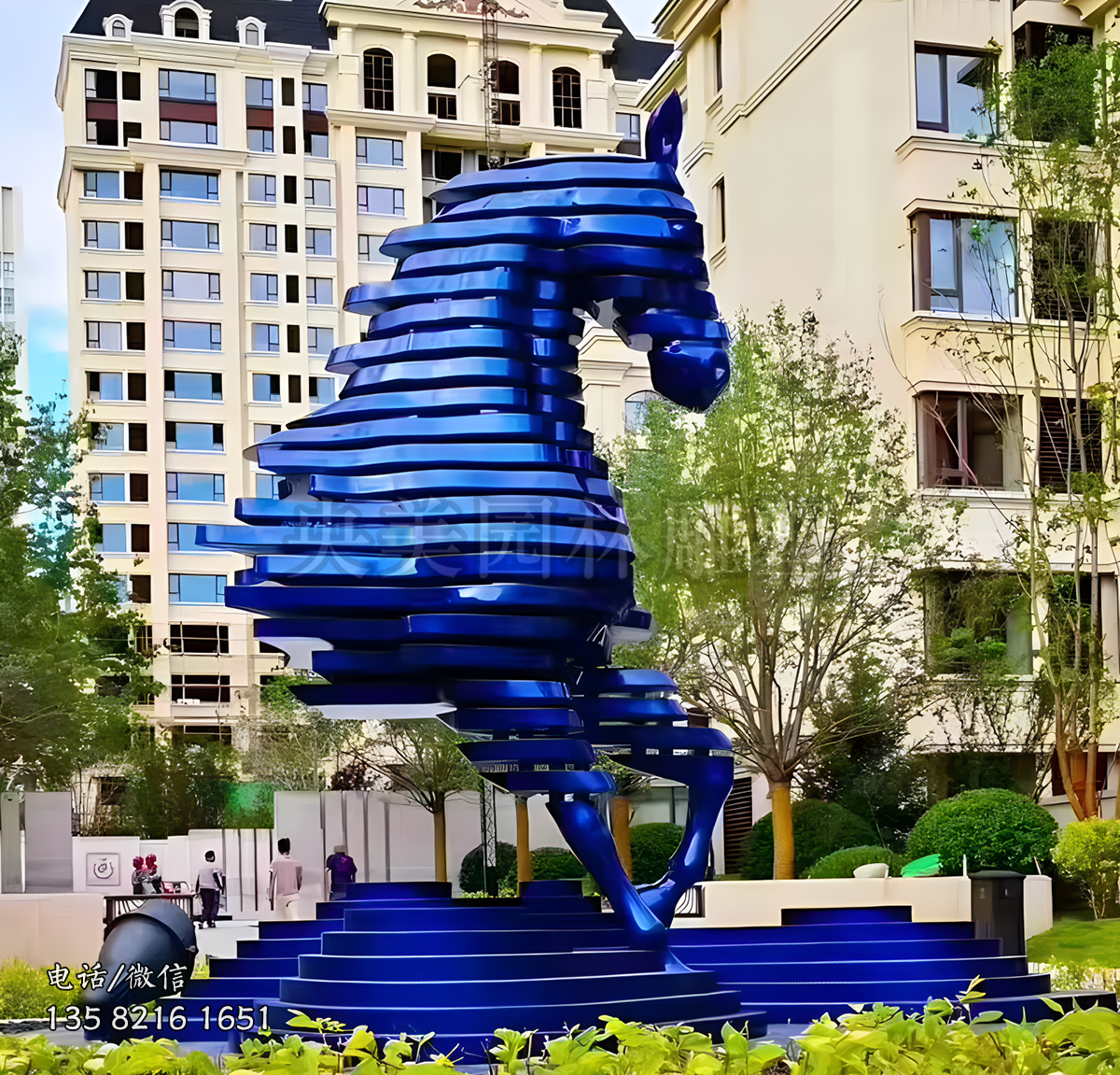 藍(lán)色不銹鋼創(chuàng)意馬首雕塑