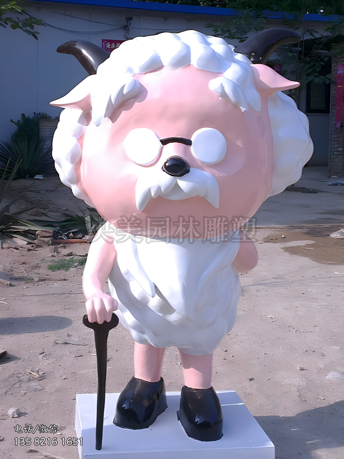 玻璃鋼仿真老村長（慢羊羊）雕塑