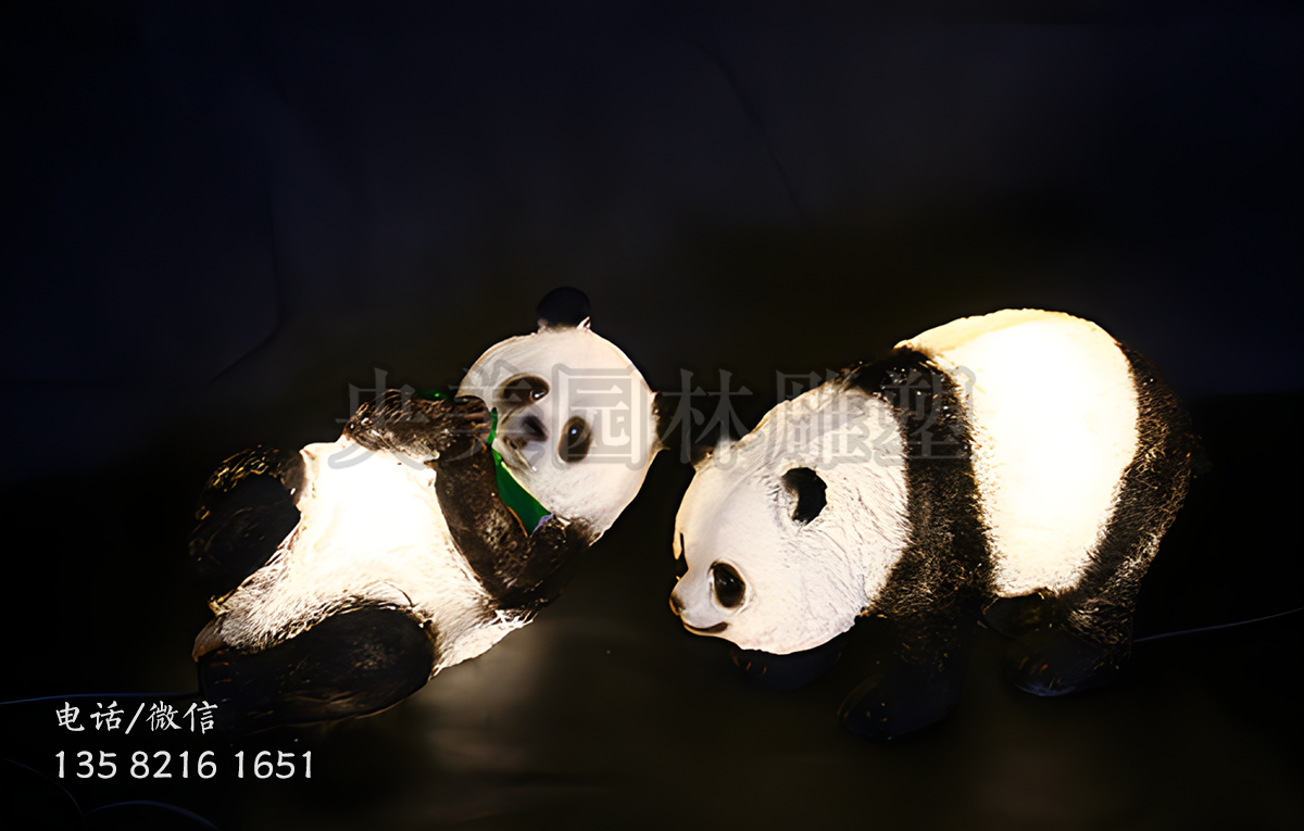 玻璃鋼仿真發(fā)光熊貓雕塑