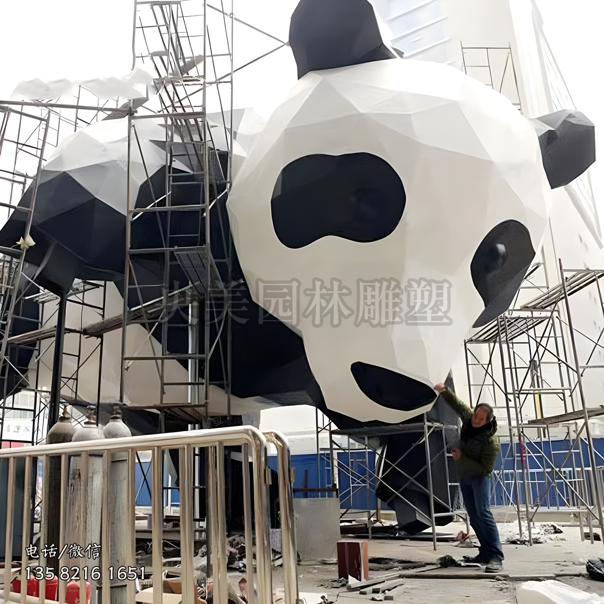 大型不銹鋼熊貓熊貓?jiān)煨途坝^雕塑