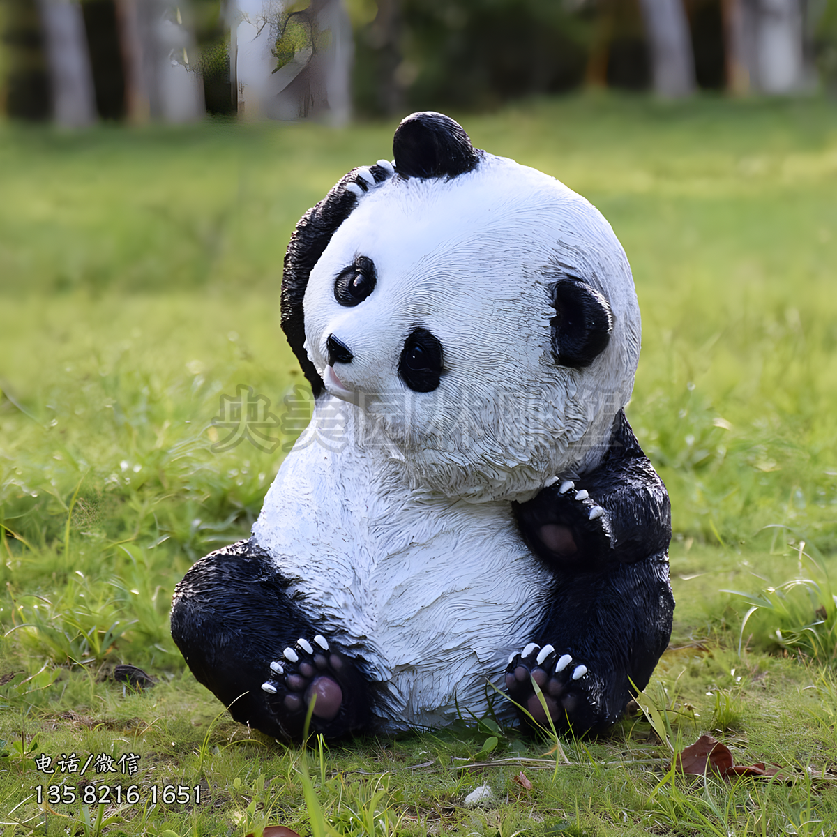 撓頭抓耳可愛(ài)熊貓玻璃鋼雕塑