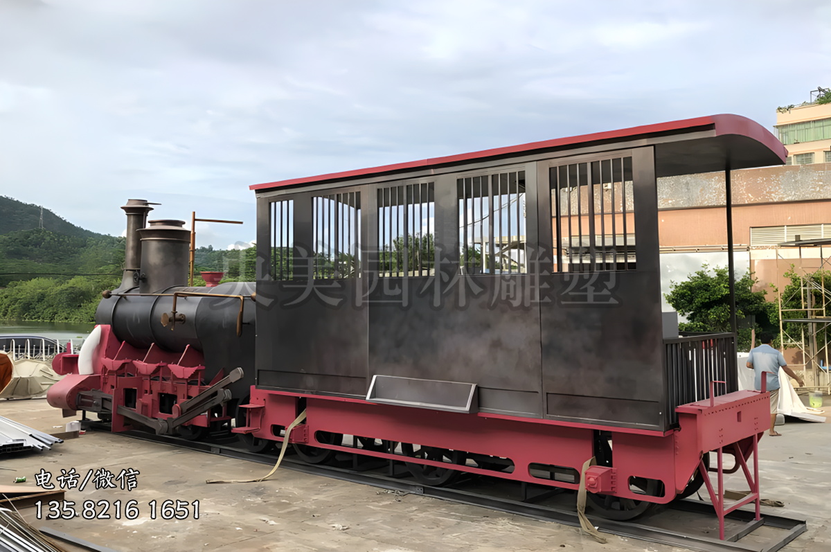 鐵藝火車景觀雕塑