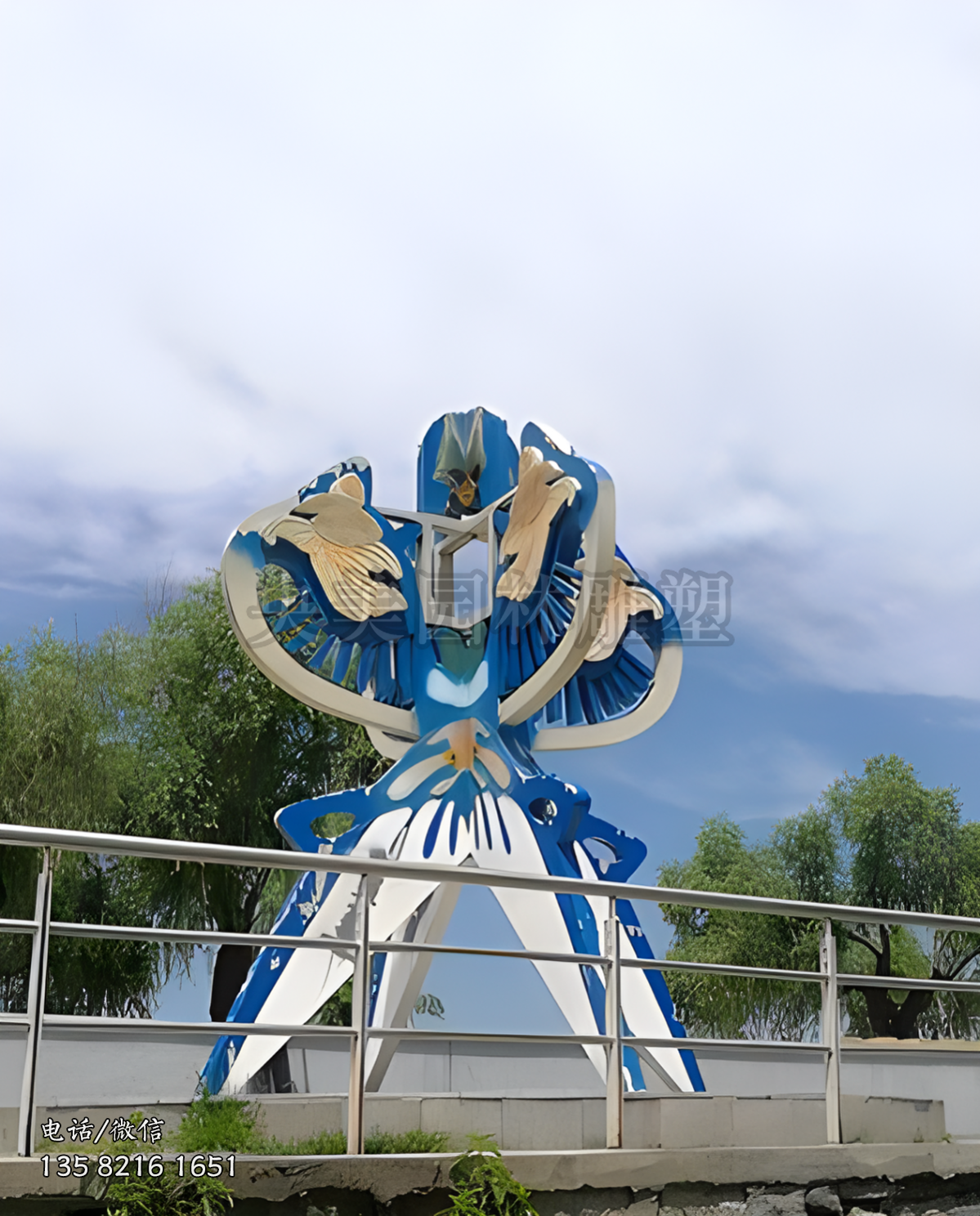 不銹鋼彩繪風箏景觀雕塑