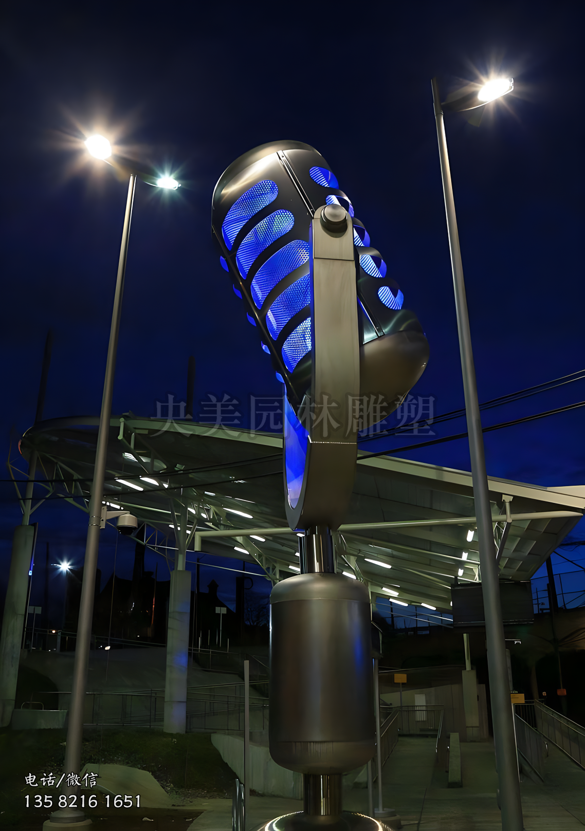 大型不銹鋼網(wǎng)格透光話筒雕塑