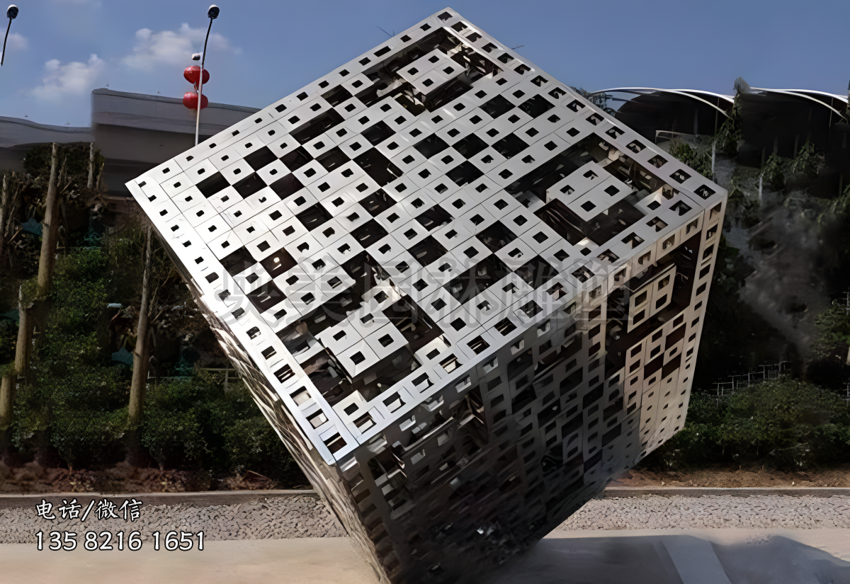 高階鏤空魔方不銹鋼雕塑