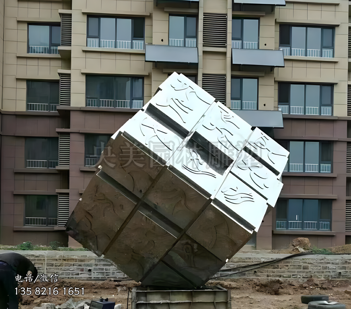 體育運動人物魔方雕塑