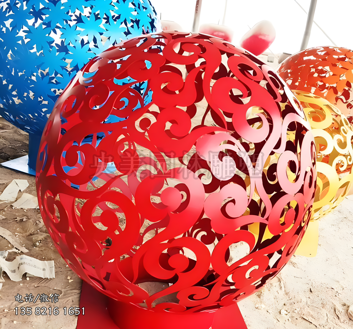 單面不銹鋼鏤空球雕塑