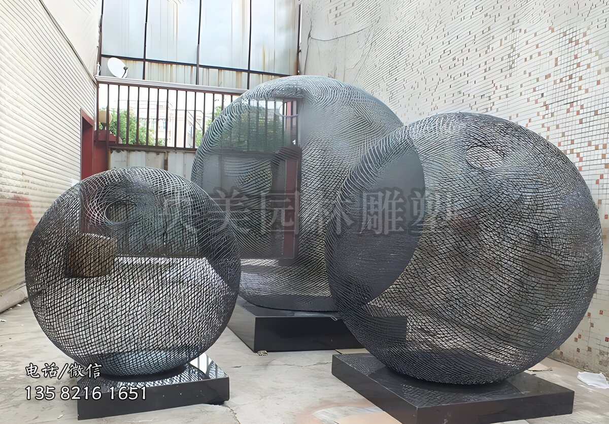 網(wǎng)格編織造型鏤空球雕塑擺件