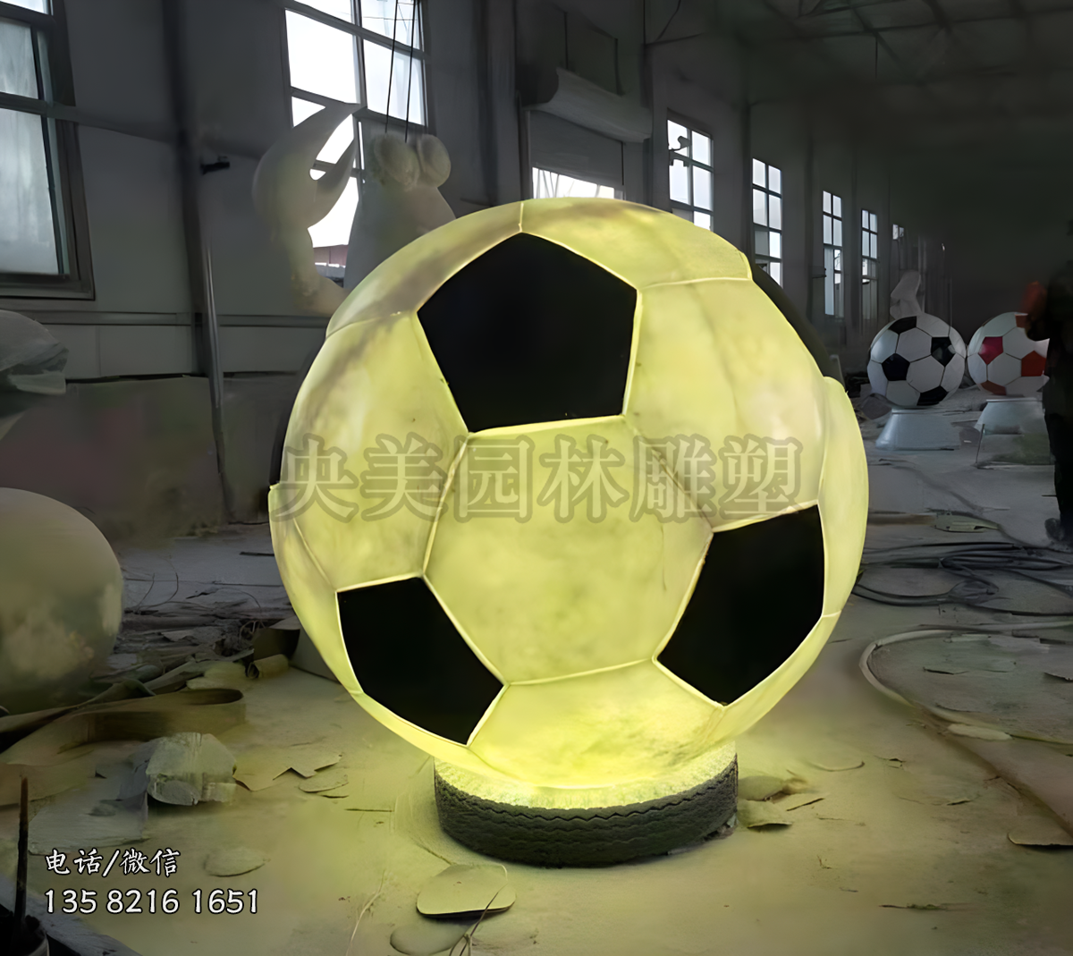 玻璃鋼發(fā)光透光足球雕塑擺件